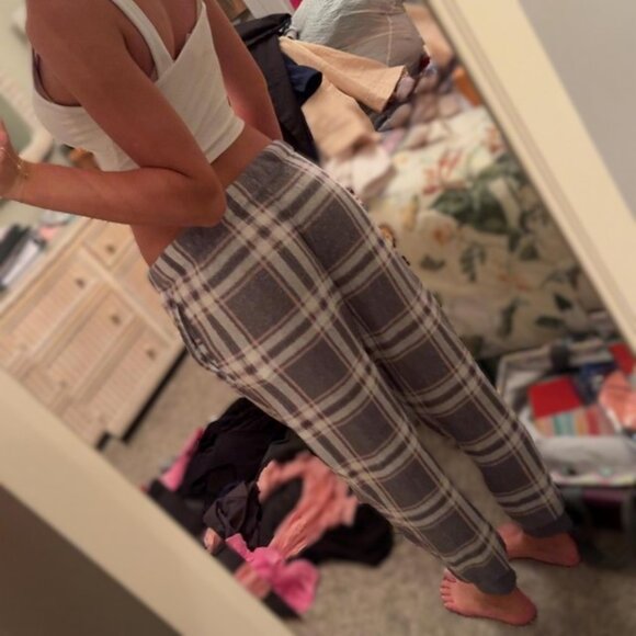 Pajama Pants 🌸 - Picture 2 of 3